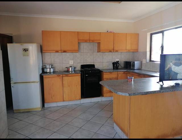 3 BEDROOM TOWNHOUSE FOR SALE IN BIRDSWOOD